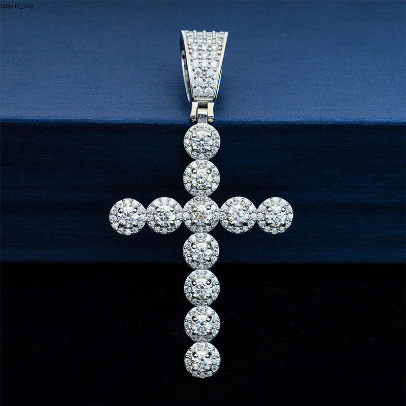 Hip-Hop Jewelry Hot-Selling Iced Out VVS Inlaid D Color Moissanite Cross Pendant