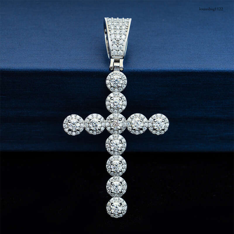 Hip-Hop Jewelry Hot-Selling Iced Out VVS Inlaid D Color Moissanite Cross Pendant
