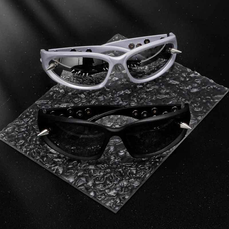 Fashionable Riveted Thorns Unisex Sun Glasses - Urban Chic Accessory
