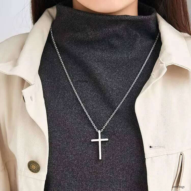 DHCollections Cool Design Shiny Stainless Steel Double Cross Vintage Necklace for Ladies d9