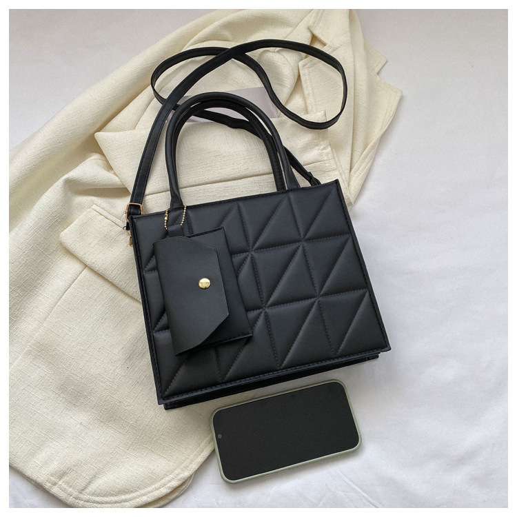 2025 Autumn New Texture Women s Shoulder Bag New Fashionable And Simple Handbag women s Autumn New Simple Style bag Designer Bag Elegant Style Women s