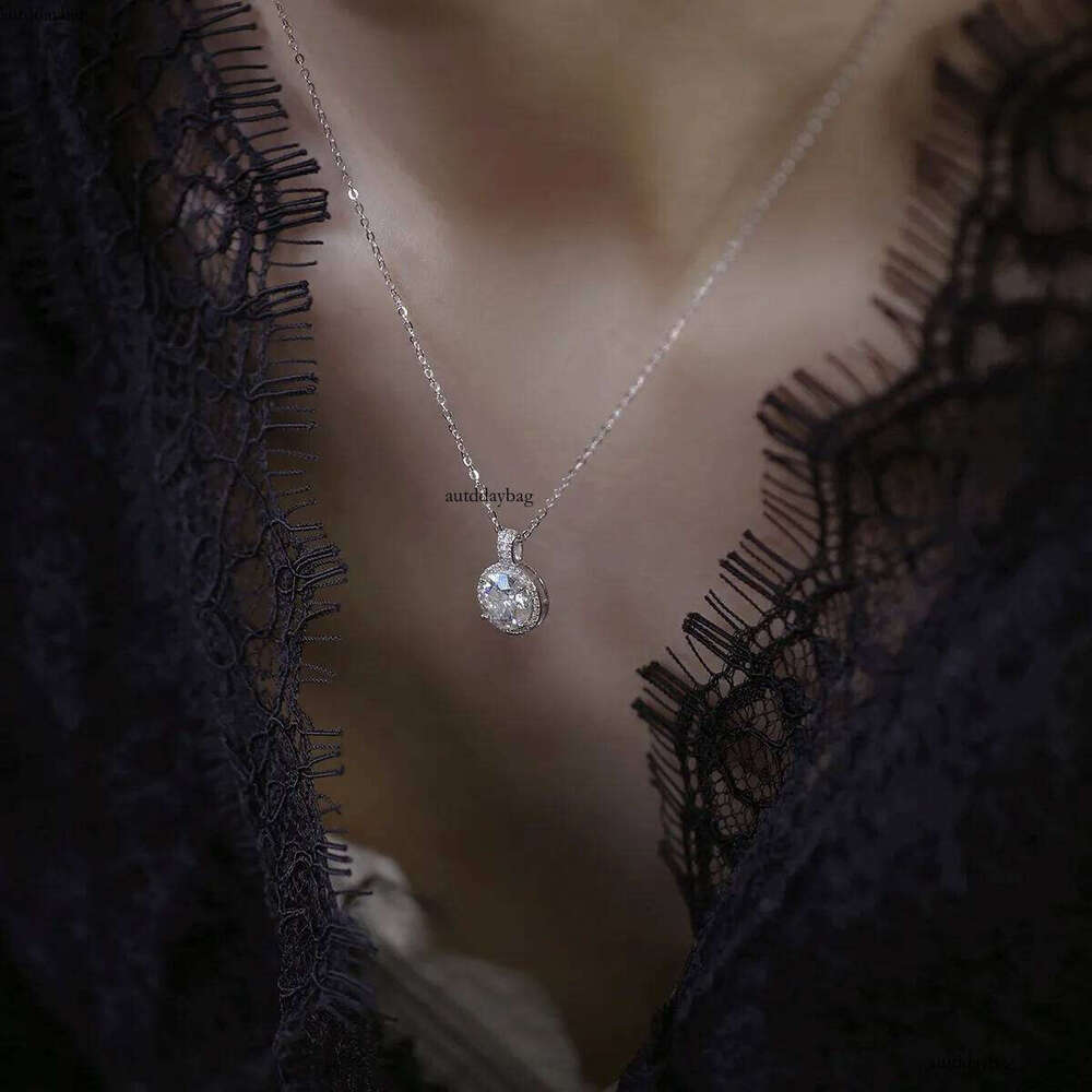 2025 Elegant Sparkling Ins Top Sell Circle Pendant Jewelry Sterling Sier Fill Round White 5A Cubic Zircon CZ Party Women Wedding Clavicle Necklace Gif