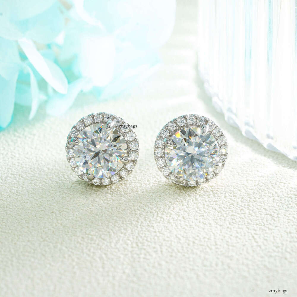 INS New Iced Out VVS Inlaid 8.0mm Moissanite Round Simple Stud Earrings