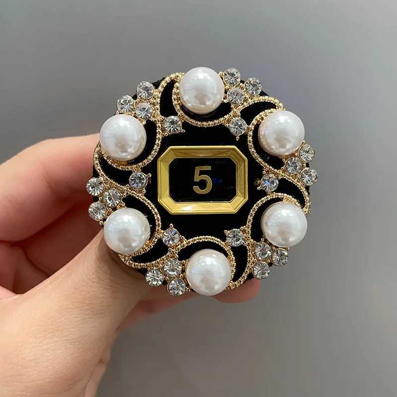 High-end Crystal Pearl Tassel Chain Pins Brooches for Women Camellia Flower Corsage Luxury Jewelry Accessories for Backpack Y250809
