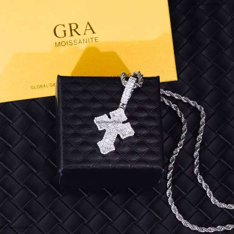 Popular Iced Out Round Cut Baguette Jewelry Jesus Sterling Sier VVS Moissanite Cross Pendants Men for Necklace