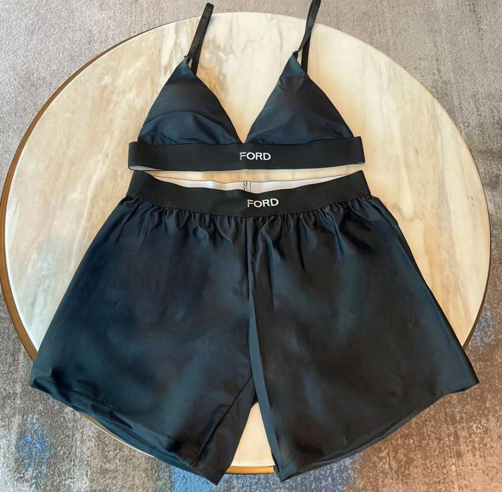 Designer clothing Fashion Temperament Triangle Badge Dia Vest Suspender Top 2 piece suit Camis women sexy sleeves Summer vest ptw frev fbgtrh