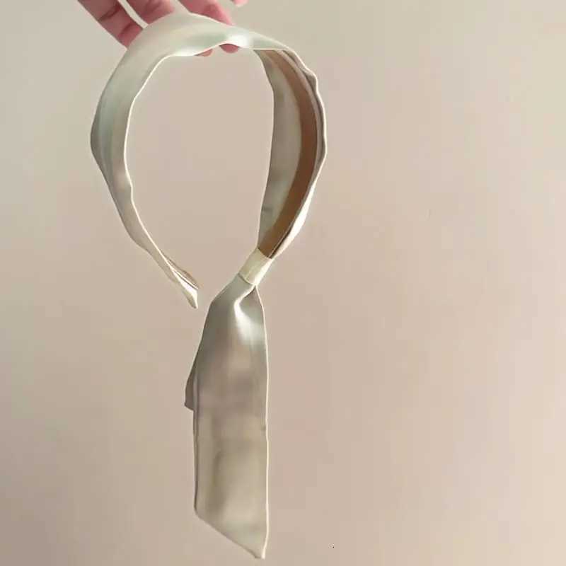 Korean Version of Sweet Integrated Band with Retro Design and Hand Accessories Y250809