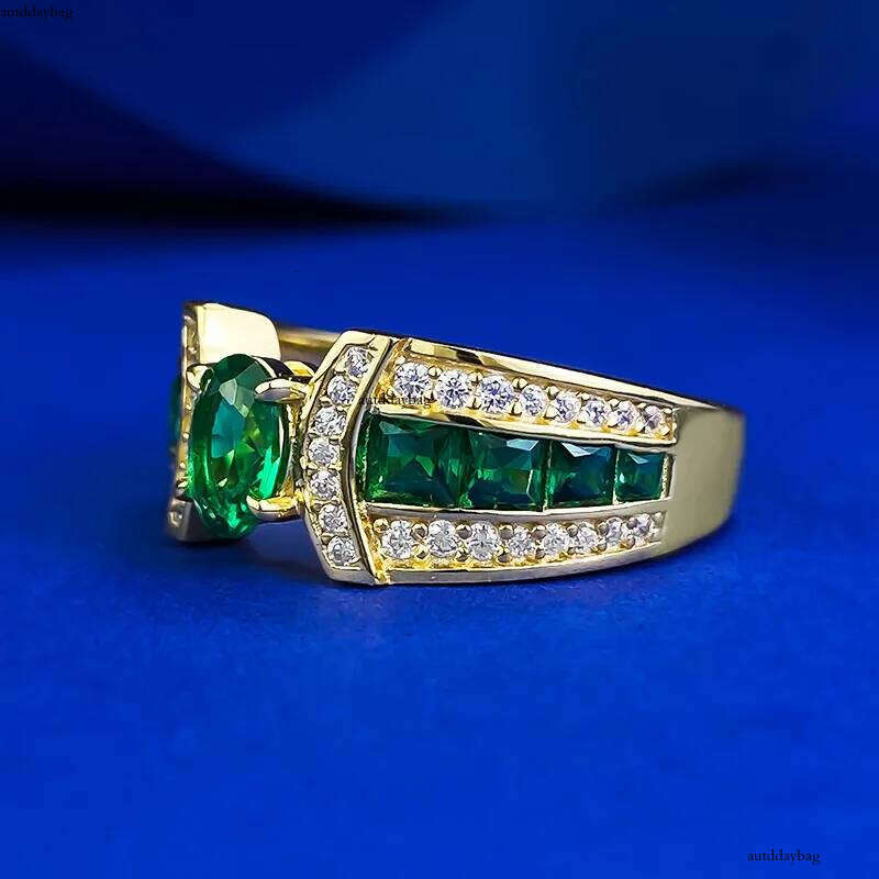 2025 Choucog Wedding Rings Jewelry Pure 100% Sterling Sier Gold Oval Cut Emerald Moissanite Dia Party Eterinity Court Ladt Ring Never Fade