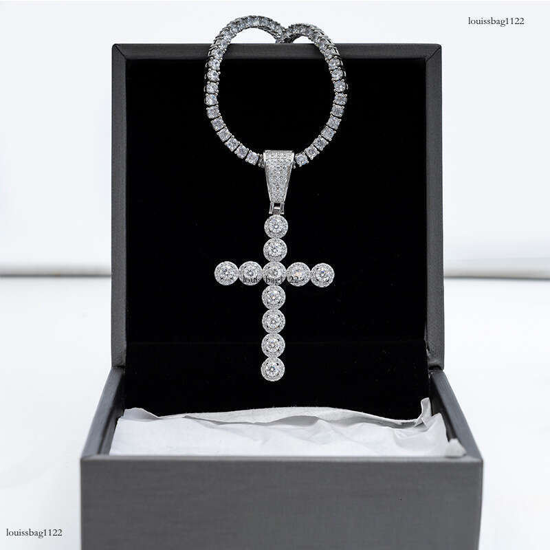 Hip-Hop Jewelry Hot-Selling Iced Out VVS Inlaid D Color Moissanite Cross Pendant