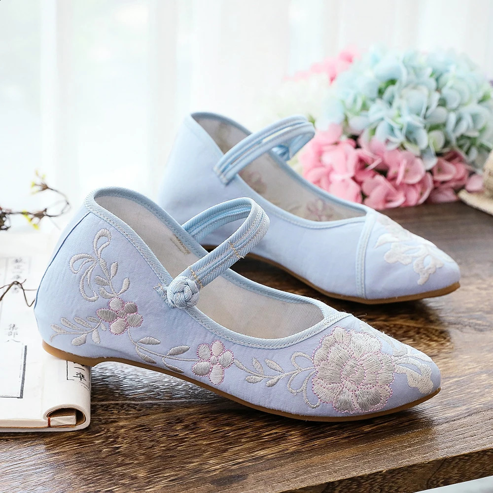 Veowalk Soft Comfortable Women Jacquard Cotton Pointy Toe Mary Jane Flats Retro Chinese Style Ladies Embroidered Walking Shoes 250805