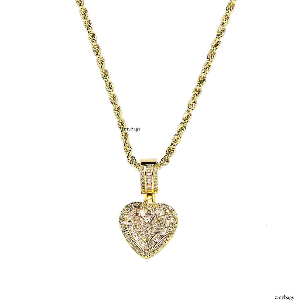 Niche Gold-Plated Heart Collarbone Metal Hip-Hop Accessories Sweater Chain Women Pendant Necklace Jewelry