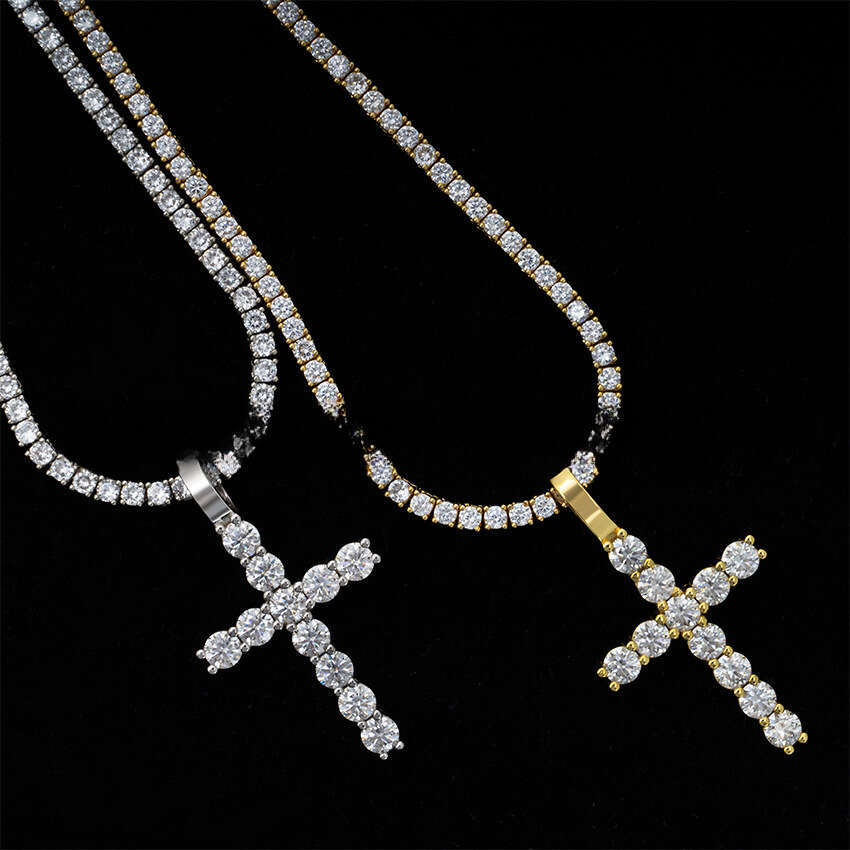 Hip-Hop Personality Iced Out VVS Cross Full Inlaid D Color Moissanite Necklace Pendant