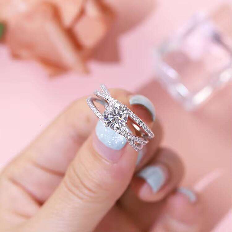 Custom 1CT VVS White Gold Solitaire Moissanite Wedding Engagement Ring for Women with GRA Certificate