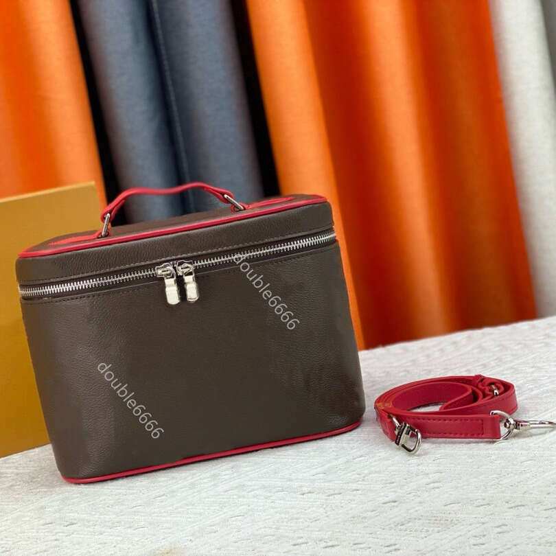 Ladies Fashion Casual Designer Luxury Nice Mini Cosmetic Bag Toiletry Bag Totes Handbag TOP Mirror Quality Pouch Purse Shoulder bag Crossbody bag WASH BAG