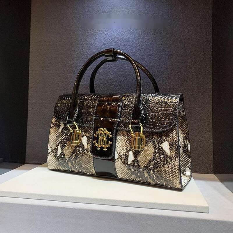 Light women's high-end and atmospheric crocodile pattern, middle-aged mother's tote bag, genuine leather, one