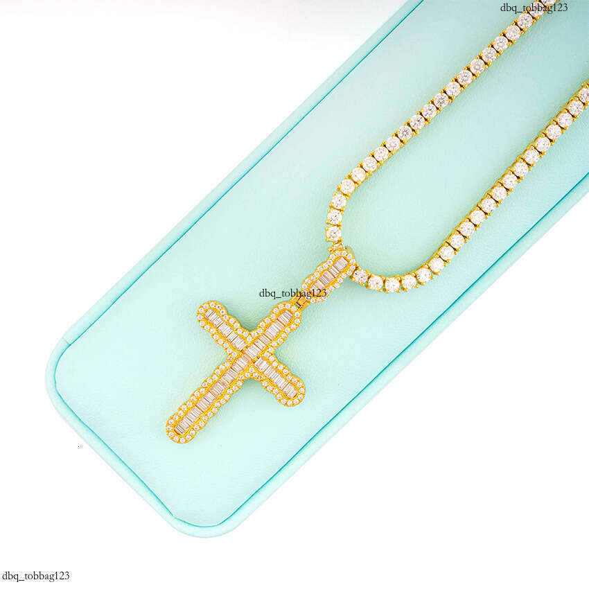 Full Iced Out VVS Inlaid Moissanite Cross Personality Hip Hop Jewelry Unisex Necklace Accessories