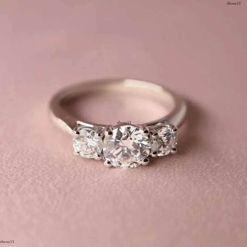 Yu Ying in style 2CT round moissanite center dia with side stones fashion 4 prongs wedding rings 14K jewelry