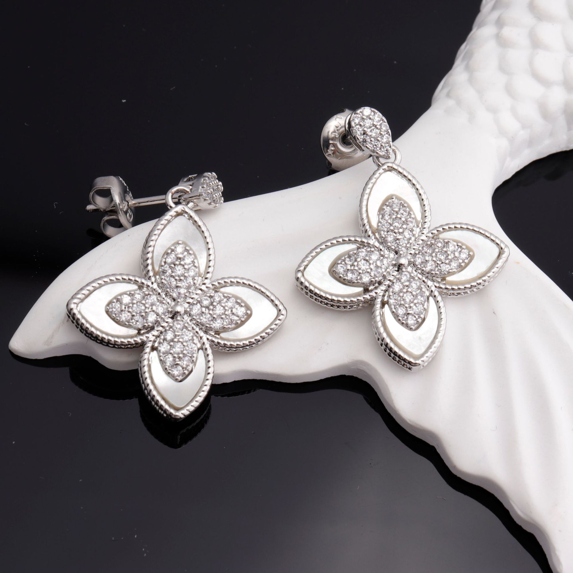 New High Version Pointed Four-Leaf Clover RC Flash Dia Rhombus Four-Petal Flower Three-Dimensional Pendant Earrings Ear Jewelry