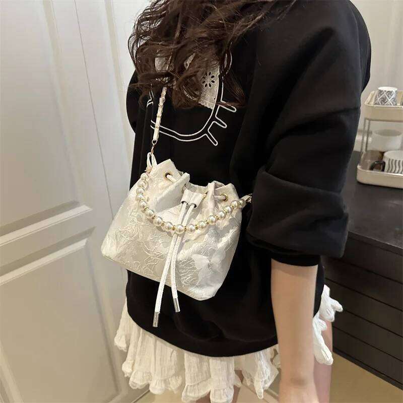 Sweet Butterfly Women Drawstring Bucket Shoulder Bags Versatile Ladies Crossbody Bag Clutch Fashion Girls Pearl Chain Handbags bag