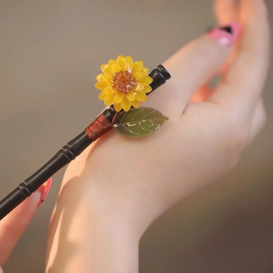 Sunflower Bamboo Hair Stick Elegant Traditional Chinese Ornament Hairstyle Accessory Cultural Cheongsam Functional Hairpin Gift 250807