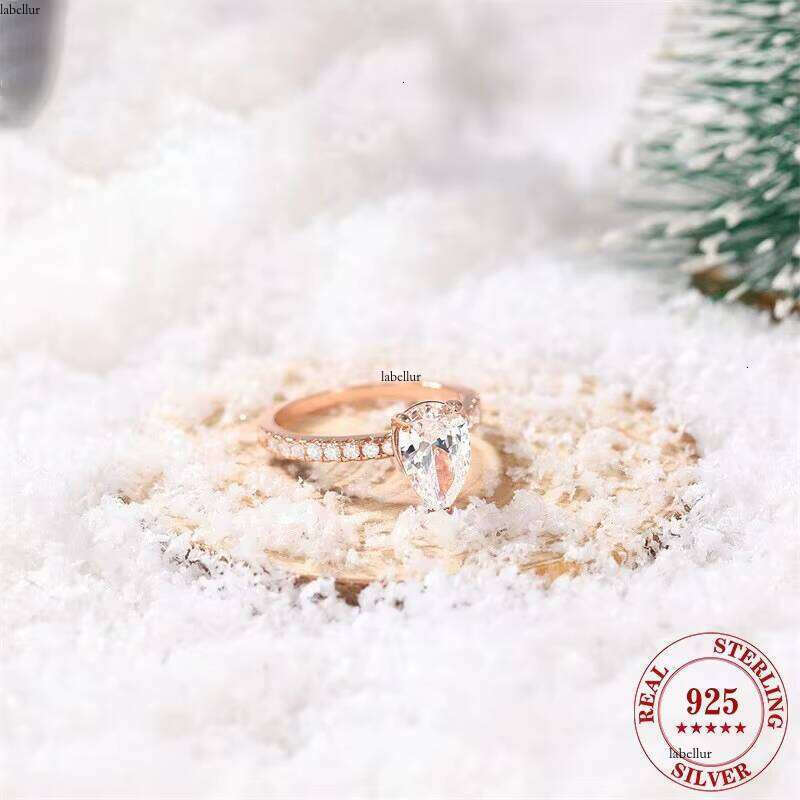 Ladies Single Dia Ring Trendy Water Drop Zircon for Wedding Engagement Fashion Rings