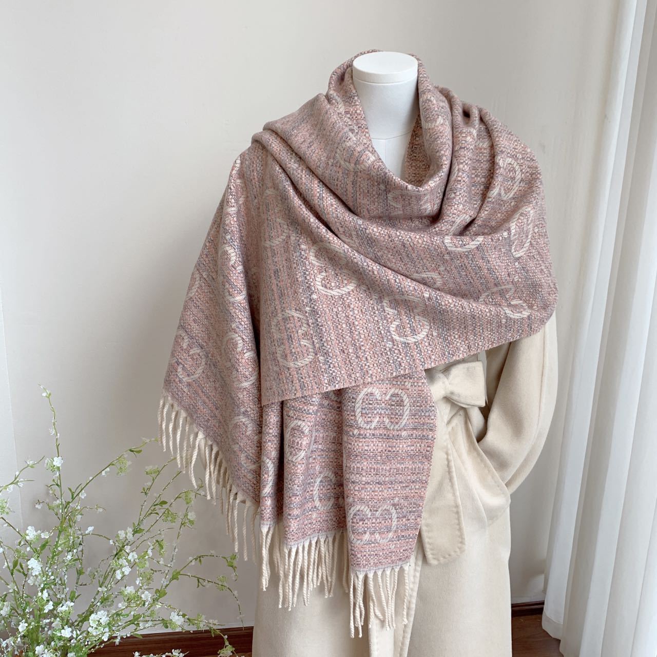 Soft waw high quality all kinds of letter scarf autumn and winter shawl collar new style 2025