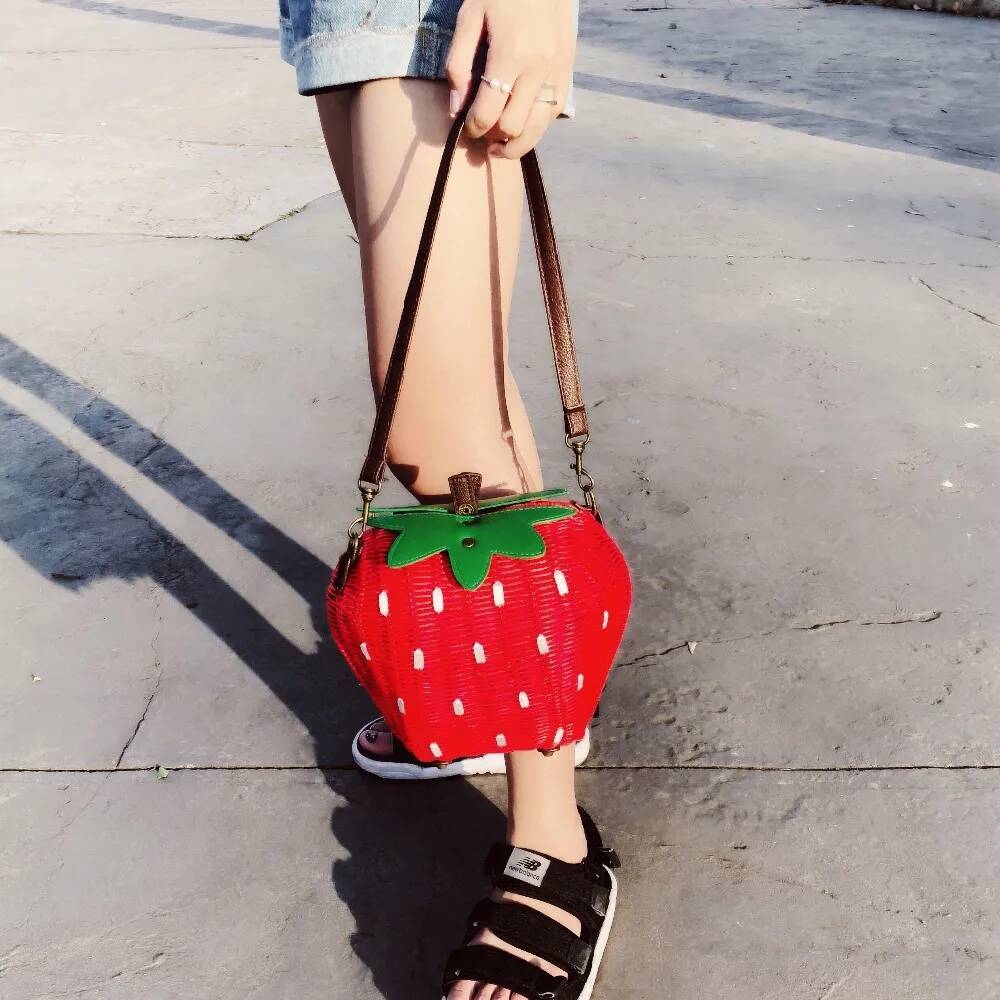 new Straw rattan pastoral woven fashion handbags fruit strawberry cartoon Messenger bag
