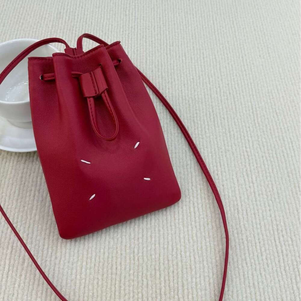 Fashion Summer New Single Shoulder Crossbody Coin Phone Mini Simple Niche Design Sheepskin Women's Bag designer bag B5