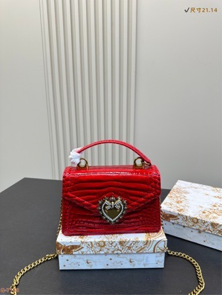 2025 Free Shipping New Women's Designer European and American Style Fashion Pearl Chain Single Shoulder Small Square Bag Crocodile Pattern Women&