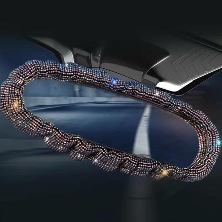The blue-stained diamond brake lever cover of the car is studded with diamonds, and the entire cover is fully covered with diamonds.