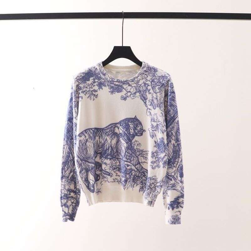 Women's Fashionable Jungle Tiger Print Pattern Round Neck Long-Sleeved Versatile Bottoming Sweater Trend