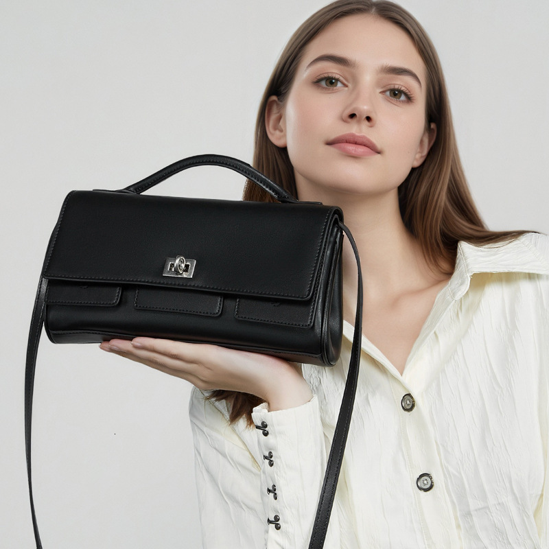 Korean Style Niche Solid Color Single Shoulder For Women New Fashionable Chic Crossbody Bag With Simple Texture Design Handbag