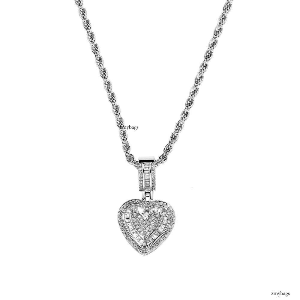 Niche Gold-Plated Heart Collarbone Metal Hip-Hop Accessories Sweater Chain Women Pendant Necklace Jewelry