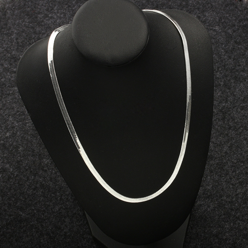 New Flat Snake Bone Necklace Choker Women Sier Short Blade Bare Chain Clavicle Simple Circle Jewelry For Men