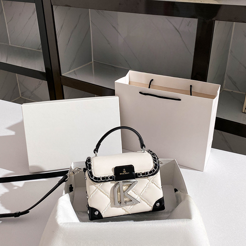 Fashion High-end Color Blocked Small Square Bag 2025 New Women's Design Handbag One Shoulder Cross-border Makeup Bag Outdoor Vacation Bag Wallet 
