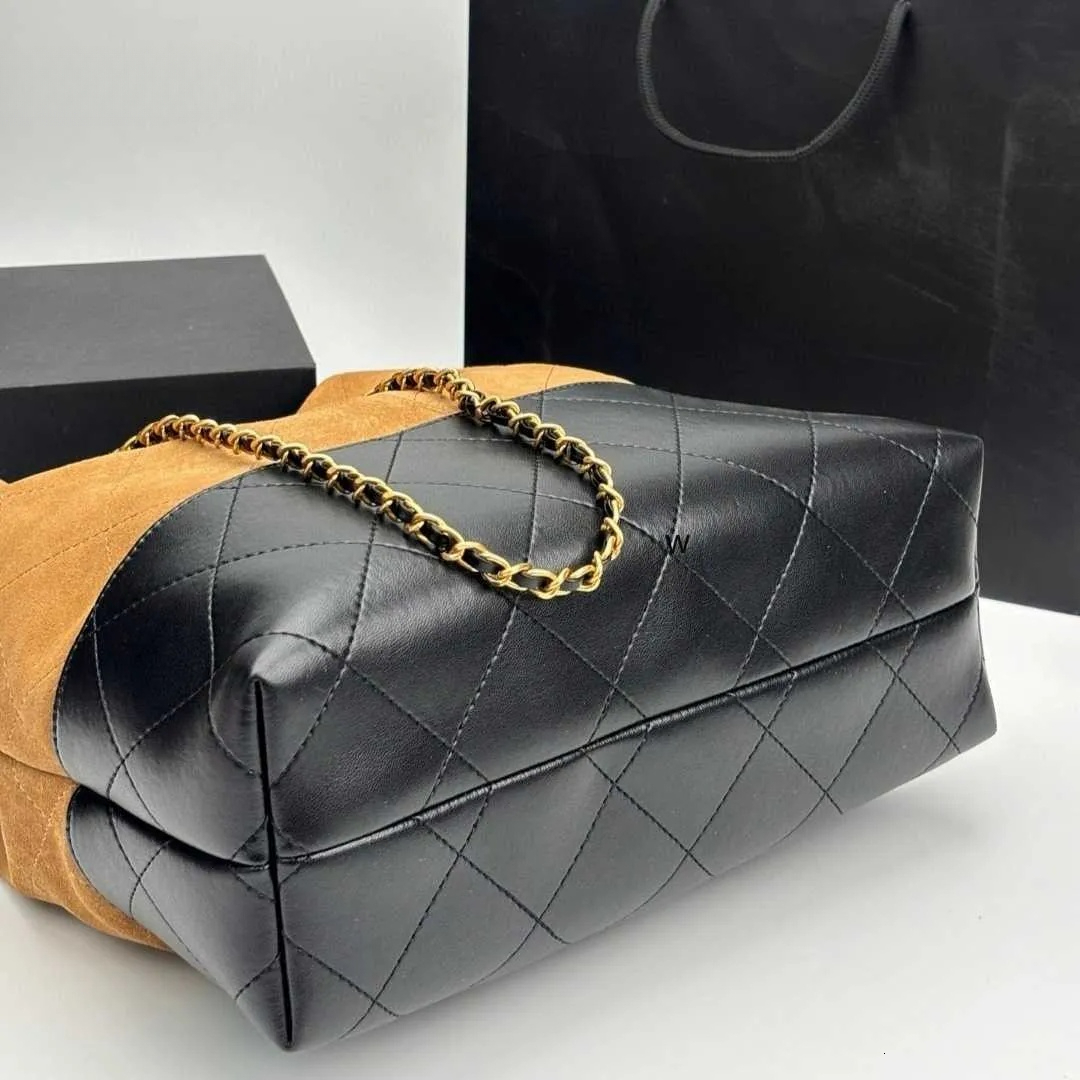 2025 New Women's Designer Genuine Suede Leather Checkered Shopping Bag With Chain Belt Women's Luxury Brand Handbag Outdoor Vacation Bag Wal