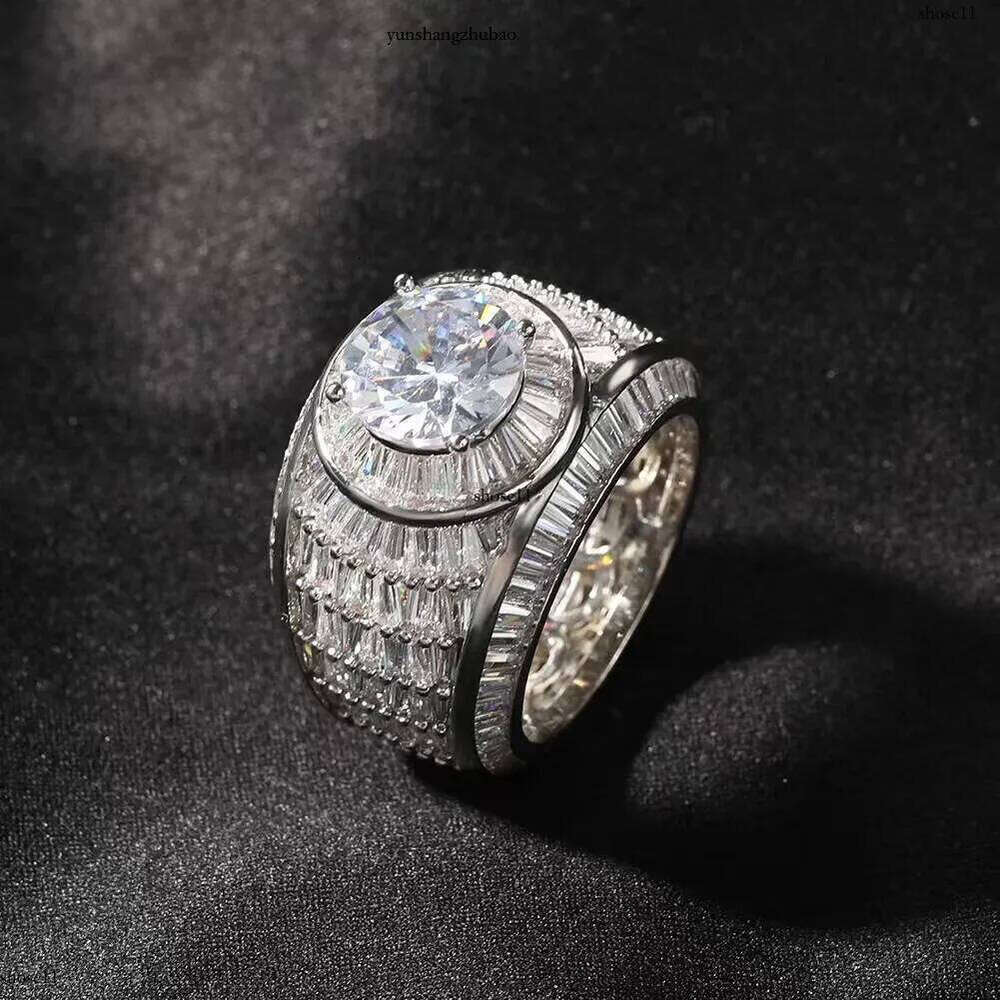 Custom 10k Solid Invisible Setting Mens Hip Hop Iced Out d Color Emerald Baguette Cut Vvs Moissanite Ring for Men