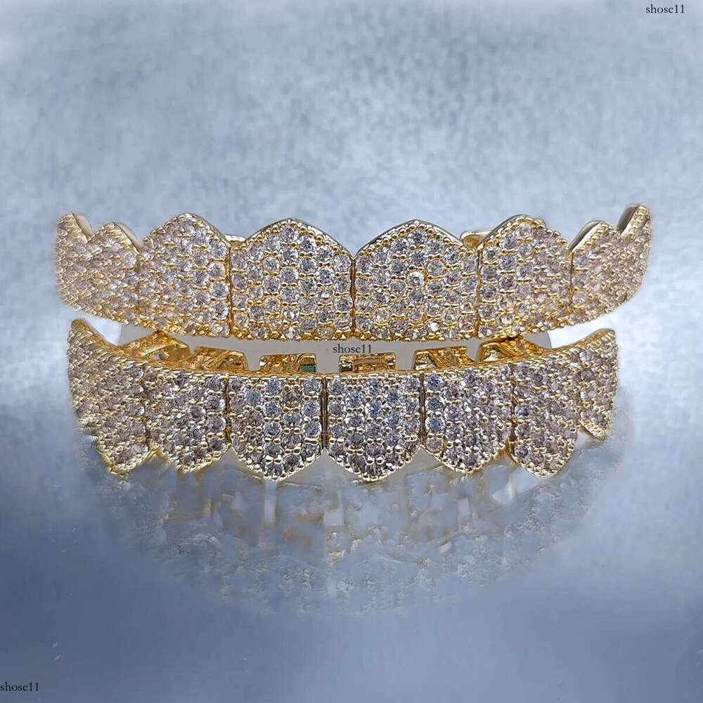 Real Gold Teeth Fang Grillz Punk Hip Hop Cubic Zirconia Iced Out Vampire Dental Mouth Grills Braces Tooth Cap Rapper Jewelry for Cosplay Party Hallowe