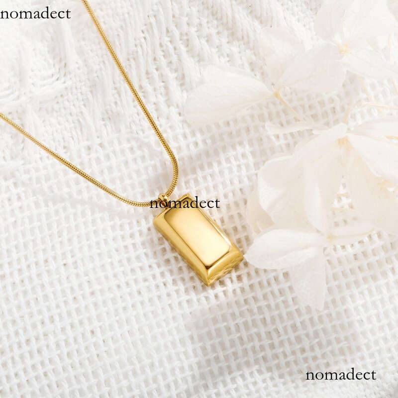 INS New Sweater Chain Light Sterling Silver Women's Necklace High-end Sense Niche Temperament Pendant