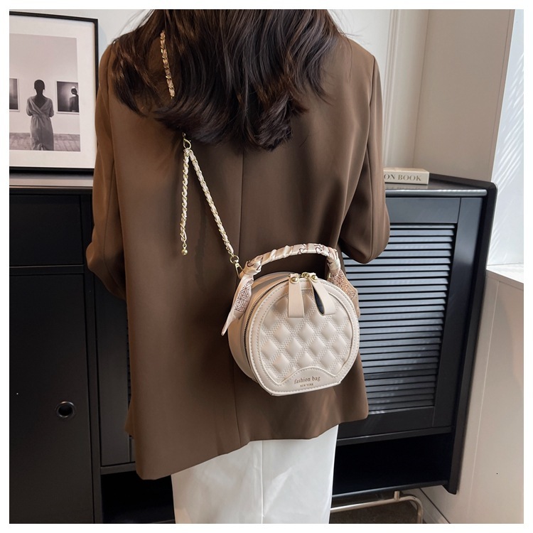 New Cross-border Quilted Luxury Bag Designer Bag Embroidery Small Round Bag For Women With Chain Shoulder Strap And Gold-stamped Frame Handbag And Sho