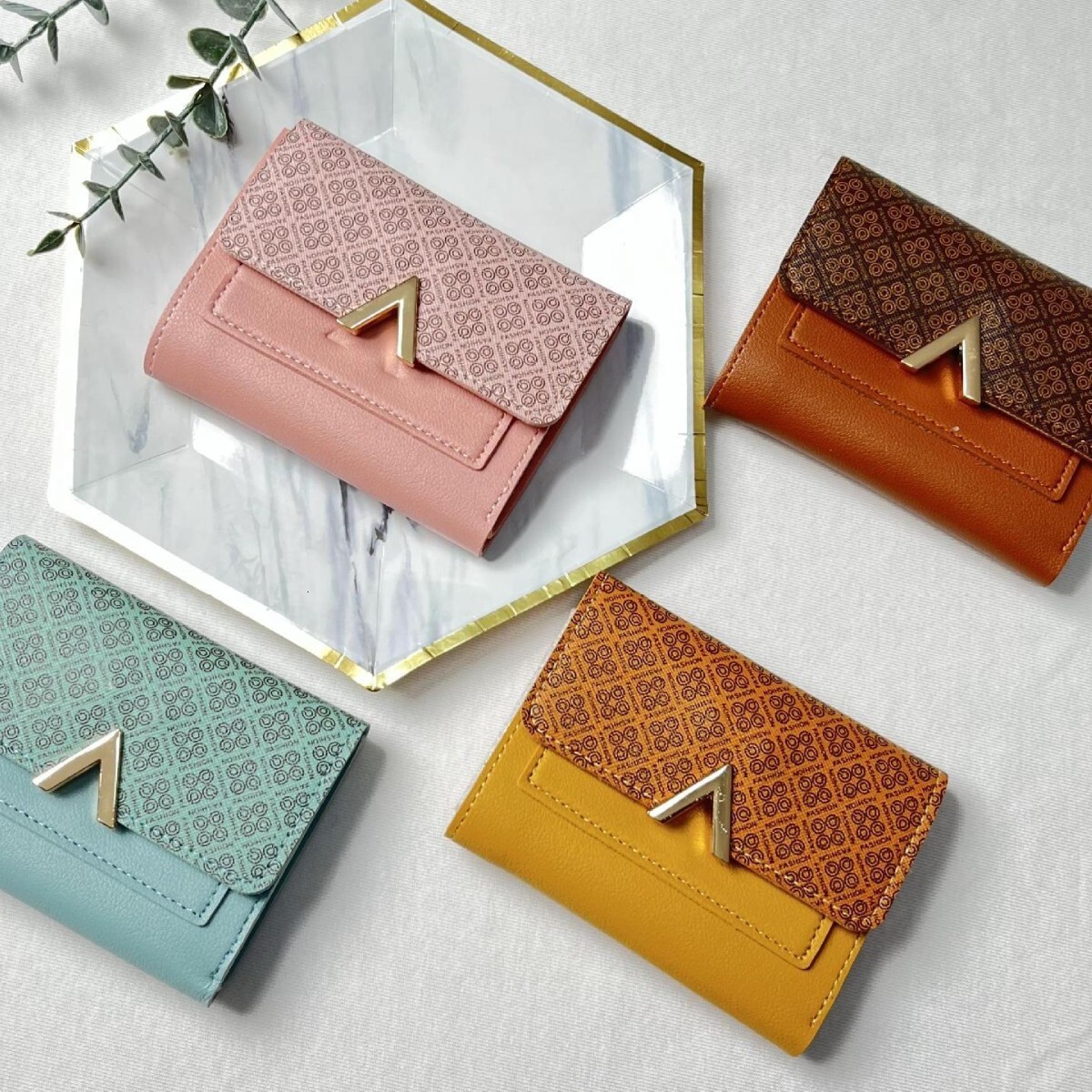 Girl's Ins Style Small Wallet Luxury Bag Female Short 2023 New Japanese And Korean Simple Card Holder Student Versatile Folding Leather Wallet