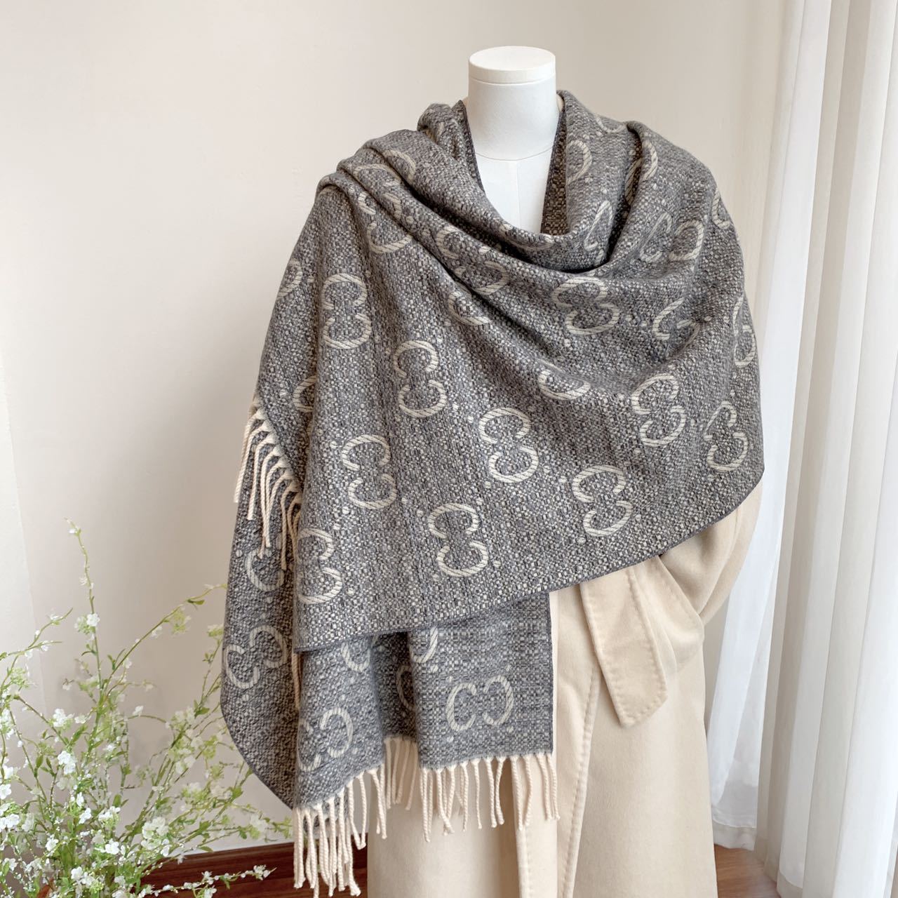 Soft waw high quality all kinds of letter scarf autumn and winter shawl collar new style 2025