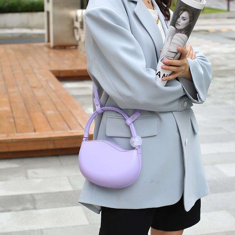 Pea bag niche design, high-end feeling, small light , fashionable portable shoulder candy color, crossbody bag,