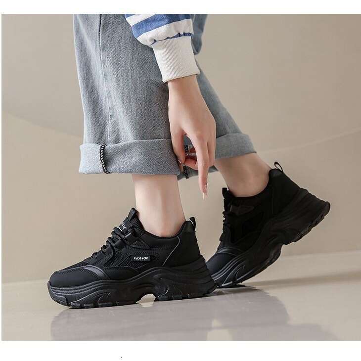 Stepping on Clouds Black Sneakers Designer Shoes Spring 2025 New Versatile Dad Non-Slip Work Shoes for Women
