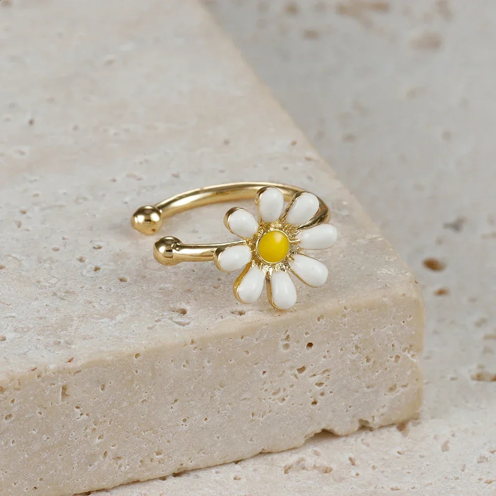 1PC Simple Gold Color Zircon Daisy Enamel Ear Clip Female Cute Non-Piercing Cartilage Ear Cuff Jewelry Gifts 250807