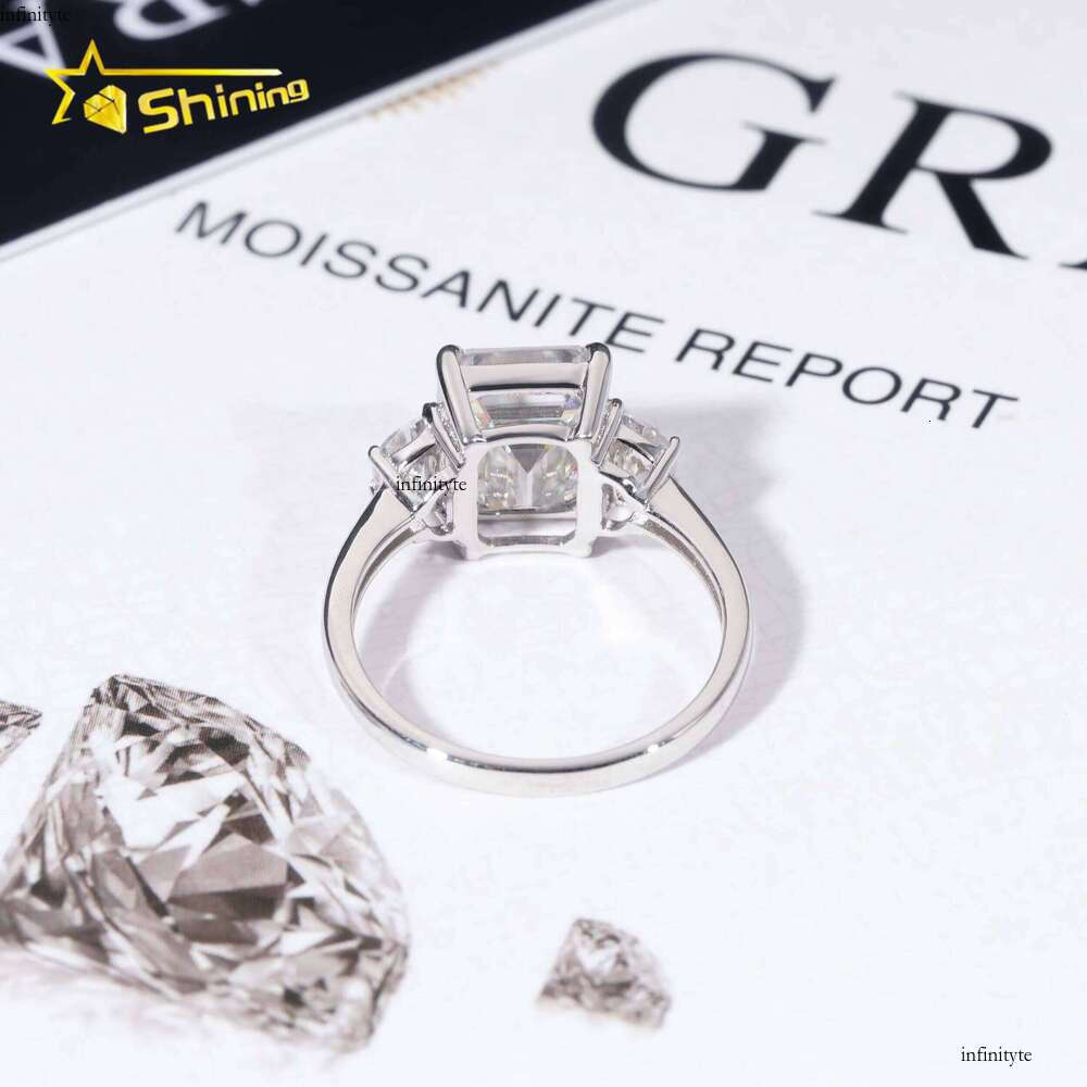 Luxurious Rectangular Cut Sterling Silver 2.5ct VVS Moissanite Engagement Wedding Ring