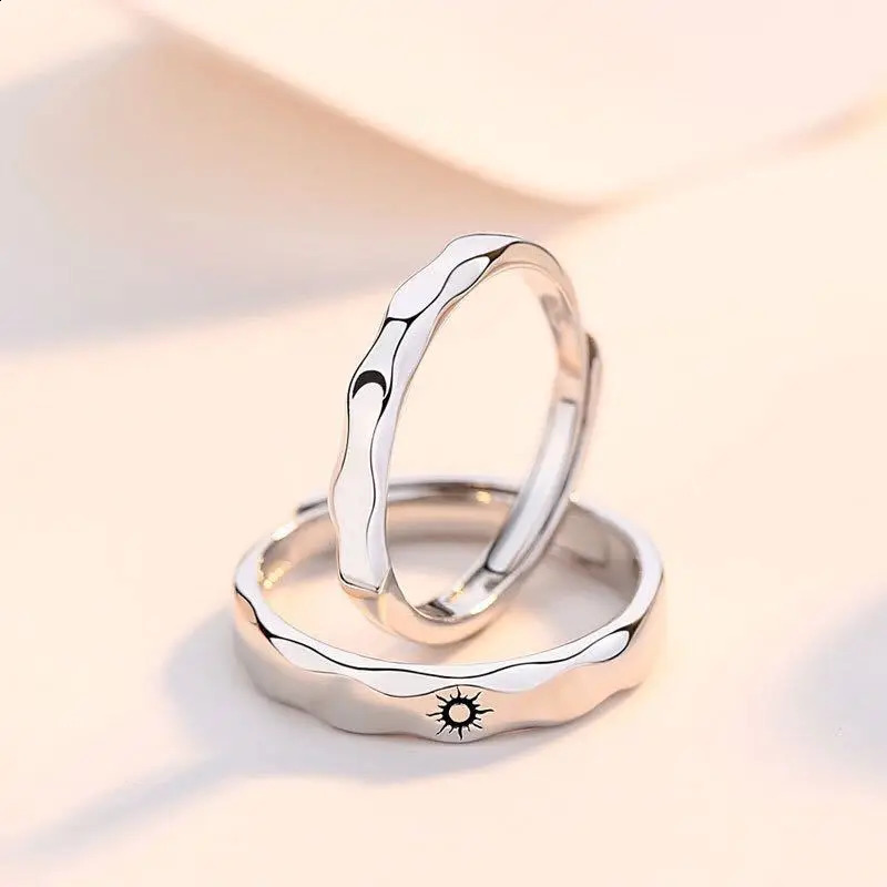 2Pcs Silver Color Sun Moon Couple Rings For Women Romantic Day Night Letter Ring Lover Engagement Banquet Jewelry Dating Gift 250805