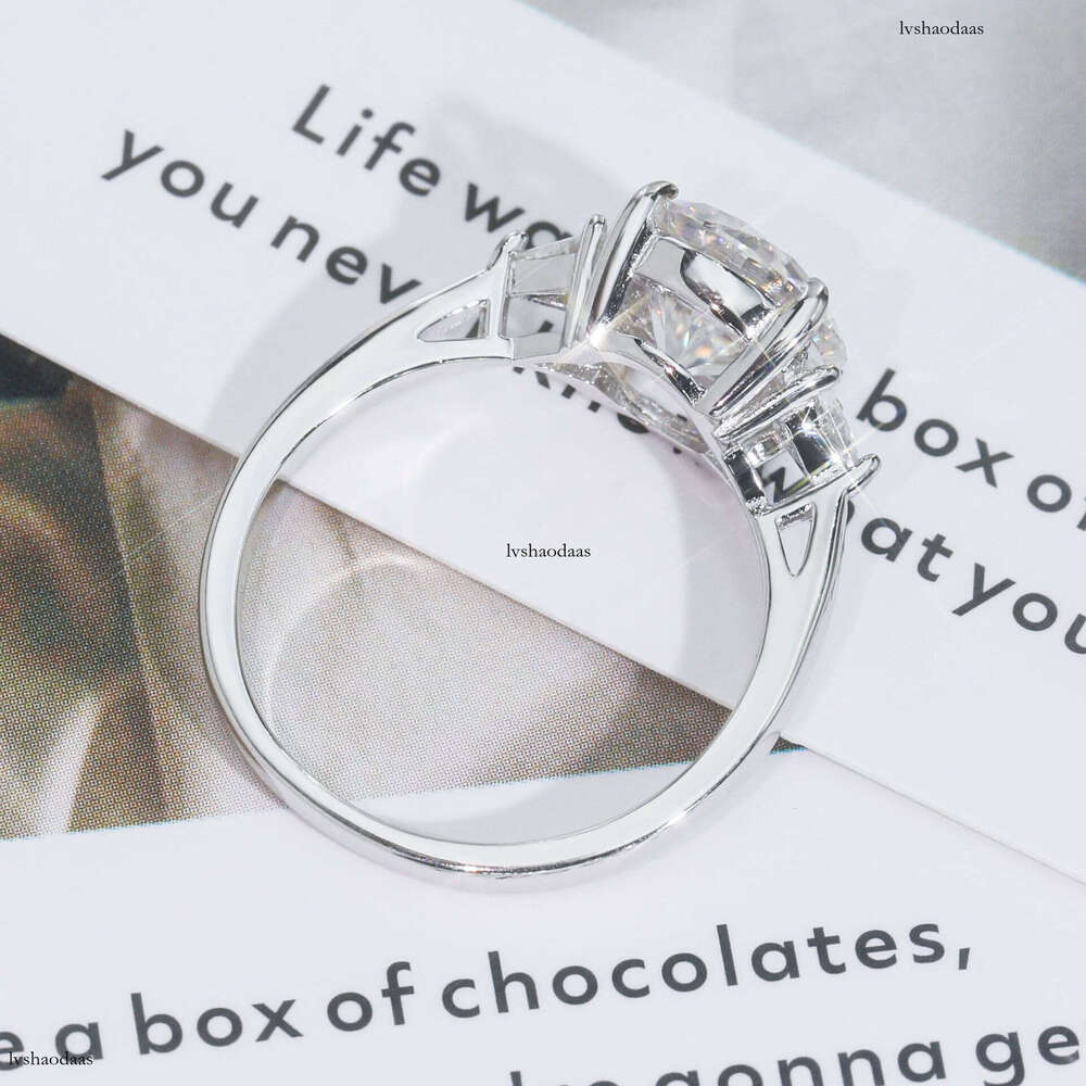 Silver White Gold Light Luxury High-end Elegant Round Hearts Eight Arrows Moissanite 3 ct Women's Ring