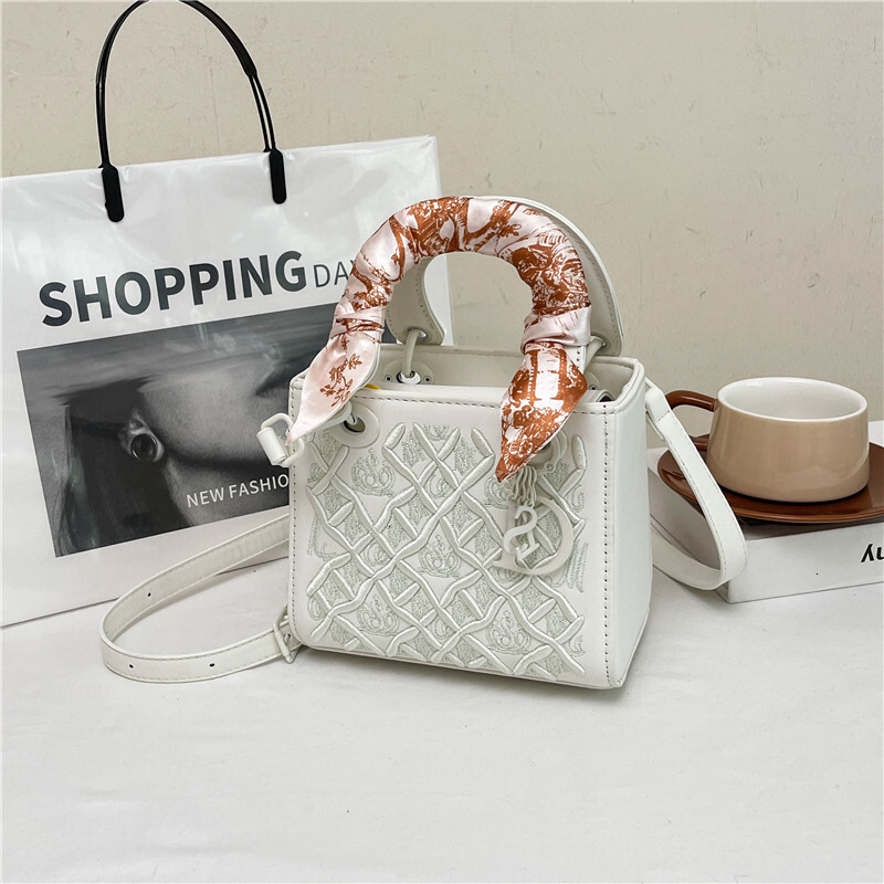 Designer's Embroidered And Sewn Princess Diana Style Crossbody Bag, Multifunctional Fashion Scarf, Single Shoulder Handbag, Cross-border Women�