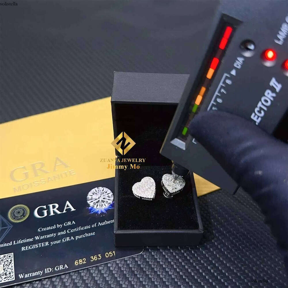 Wholesale Price Hip Hop Iced Out Style Jewelry Sier Heart VVS1 Baguette Moissanite Dia Stud Earrings Man Gift